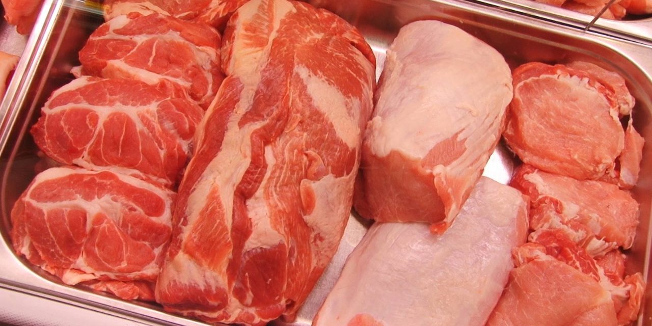 Scumpirea cărnii de porc a scăpat de sub control.Fermierii copleșiți la rândul lor de creșterea prețurilor