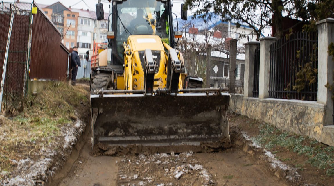 Șantier în iarnă pe strada Smârdan din Municipiul Botoșani