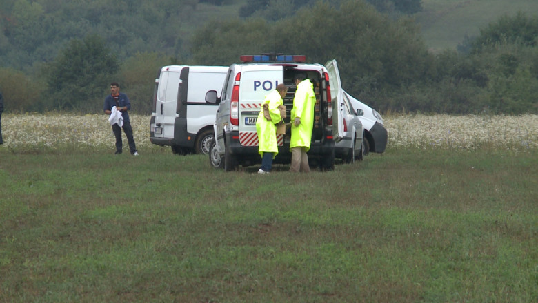 Polițiștii din Botoşani şi Suceava, alertați după ce un animal mort şi împachetat a fost găsit la limita dintre județe