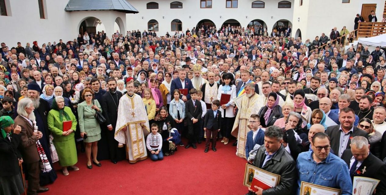 Biserică din Botoșani sfințită de ÎPS Teofan: „Omul are nevoie de focul dumnezeiesc din împărtășanie și rugăciune”