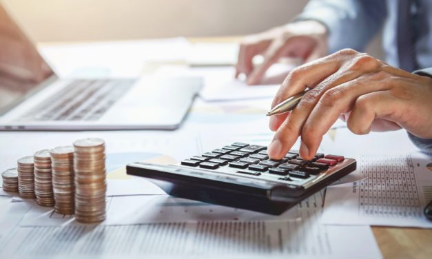 Proprietarii care vând rapid o locuință moștenită plătesc un impozit de trei ori mai mare. Regula puțin cunoscută