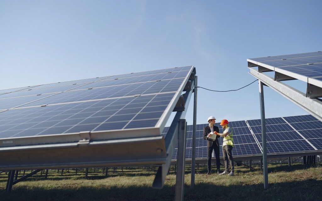 Proiecte fotovoltaice de 2 milioane de euro depuse de Consiliul Județean