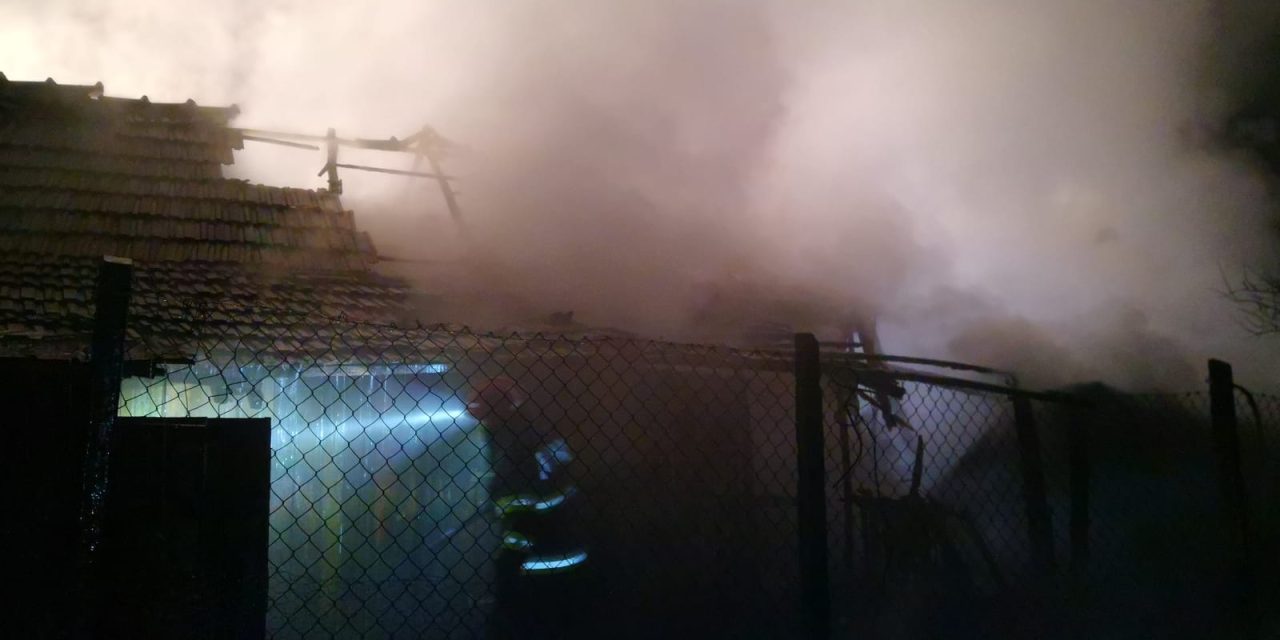 Un incendiu violent a avut loc într-o gospodărie din localitatea Buda – FOTO