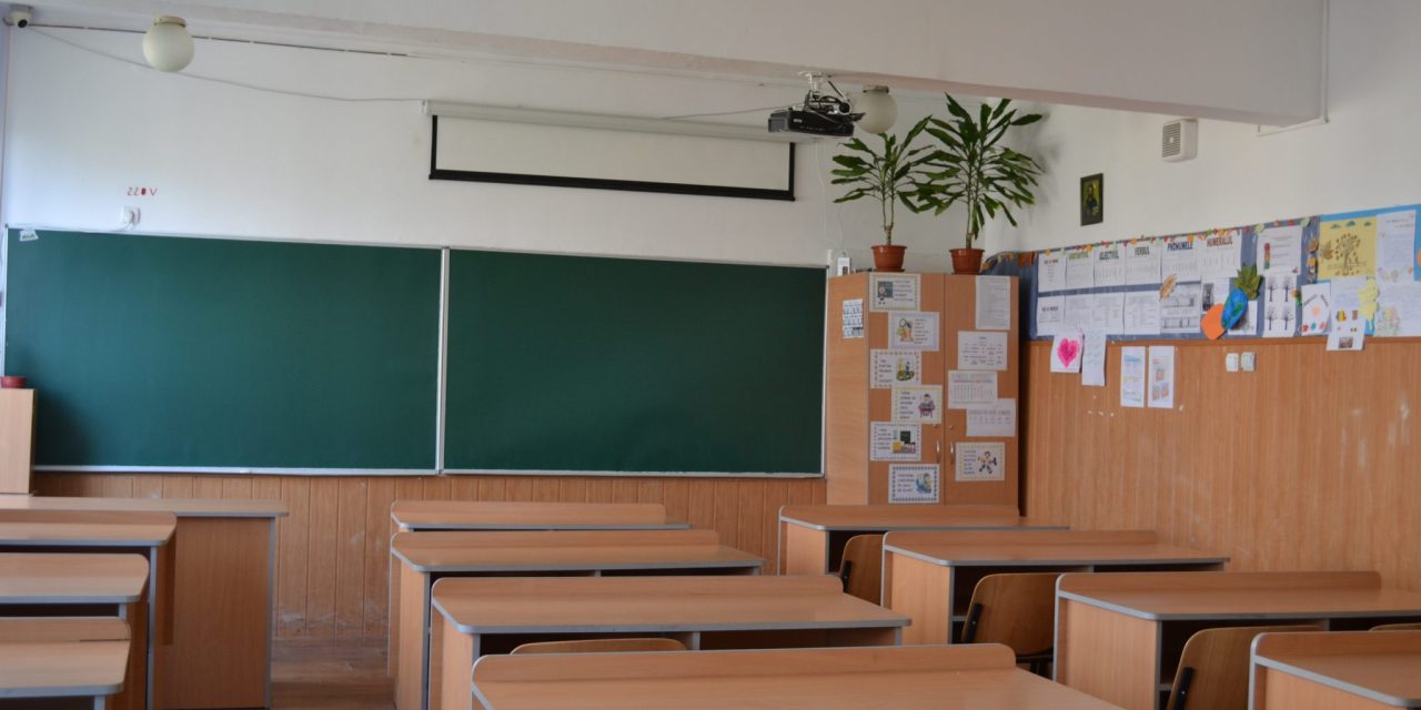Cursuri suspendate în patru școli din Botoșani, din cauza drumurilor înzăpezite