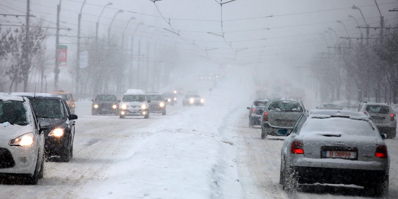 Ninge în toate județele Moldovei, iar circulația se desfășoară în condiții de iarnă