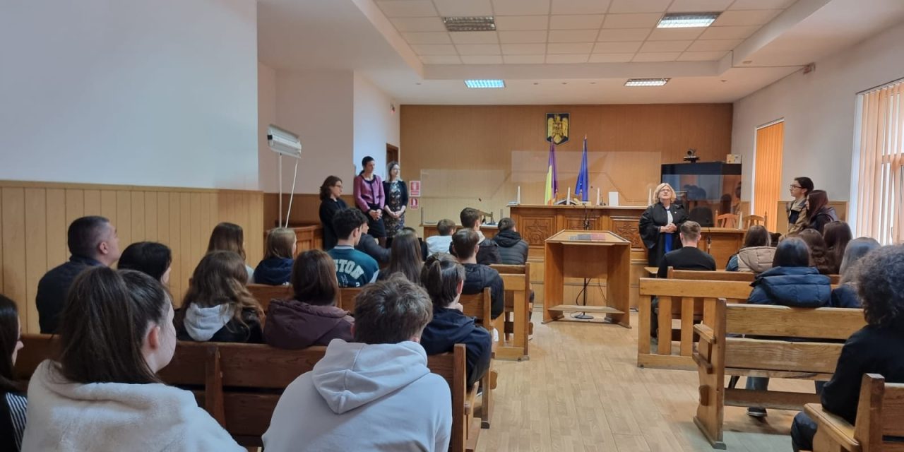 Educație juridică din sala de judecată pentru elevii din Dorohoi – FOTO