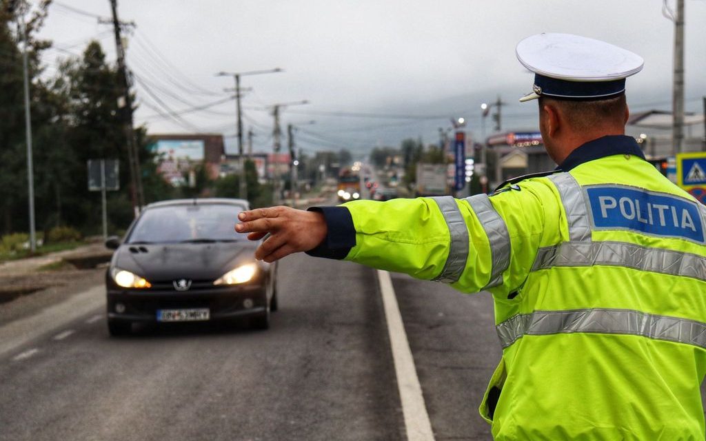 Polițiști din Botoșani obligați să plătească brânza pe care au luat-o ca mită