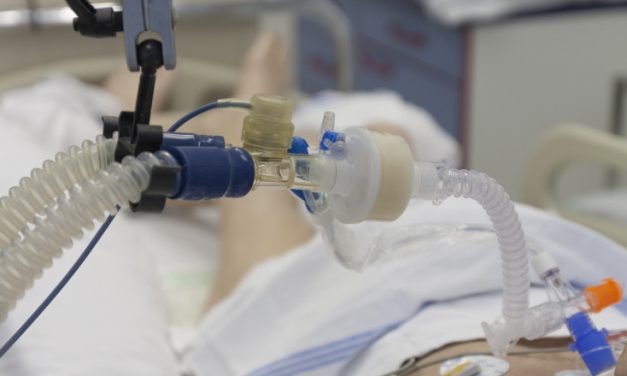 Cei doi botoșăneni internați la Spitalul Floreasca, în continuare intubați