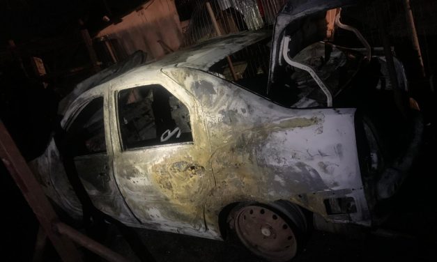 O tânără din Botoșani a făcut scrum două mașini ca să se răzbune pe fostul iubit